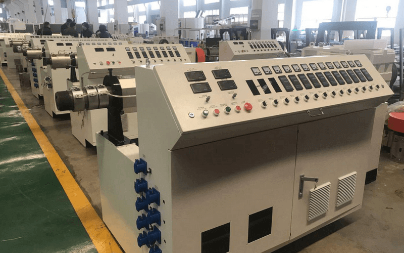 Melt blown cloth extrusion machinery1 (1) Melt blown cloth extrusion machinery